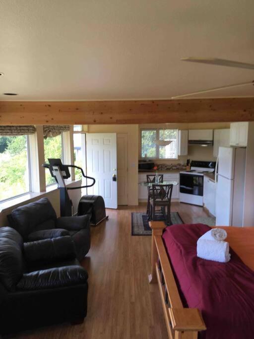 Kelli Creek Cottage - Reduced Price On Tours جونو الغرفة الصورة