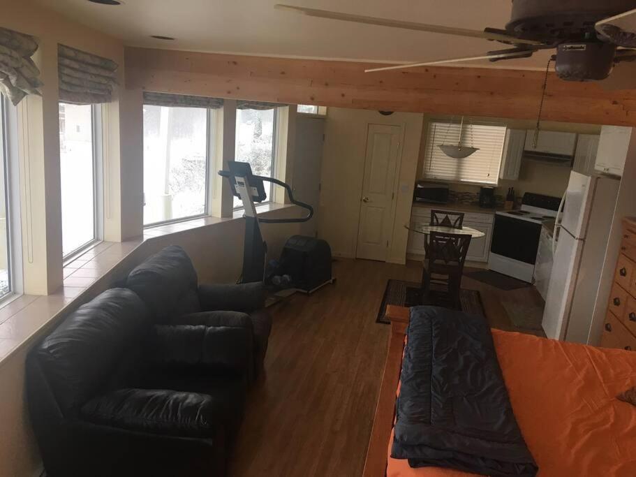 Kelli Creek Cottage - Reduced Price On Tours جونو الغرفة الصورة