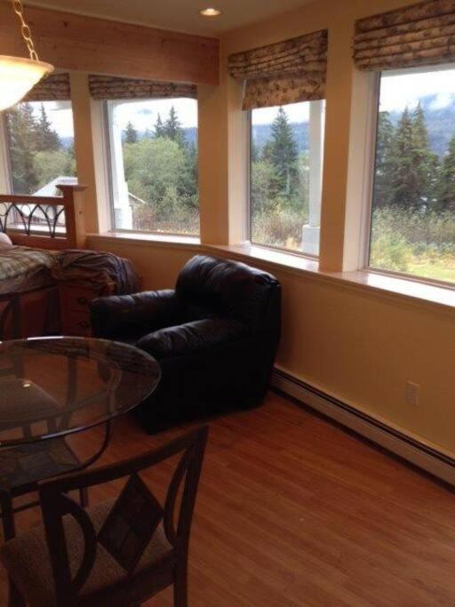 Kelli Creek Cottage - Reduced Price On Tours جونو الغرفة الصورة