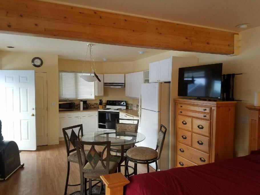 Kelli Creek Cottage - Reduced Price On Tours جونو الغرفة الصورة